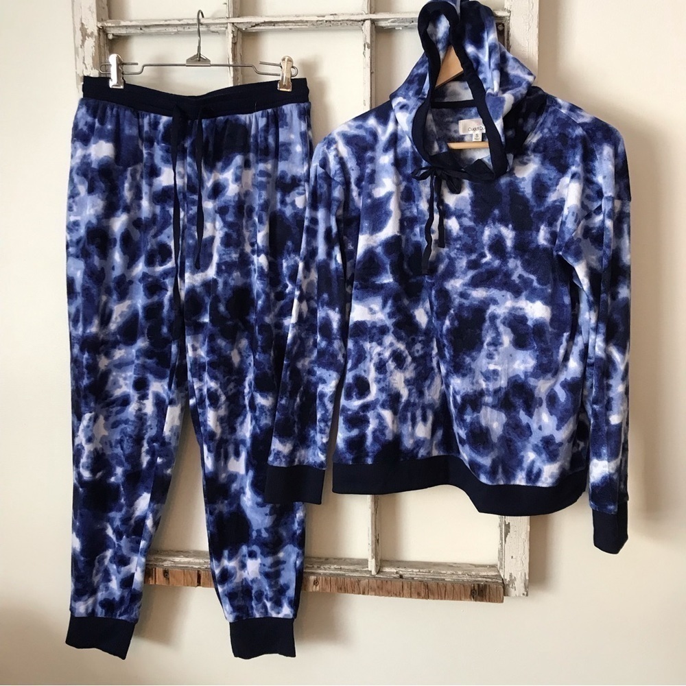 Cuddl Duds hooded pyjama set. Women’s small.